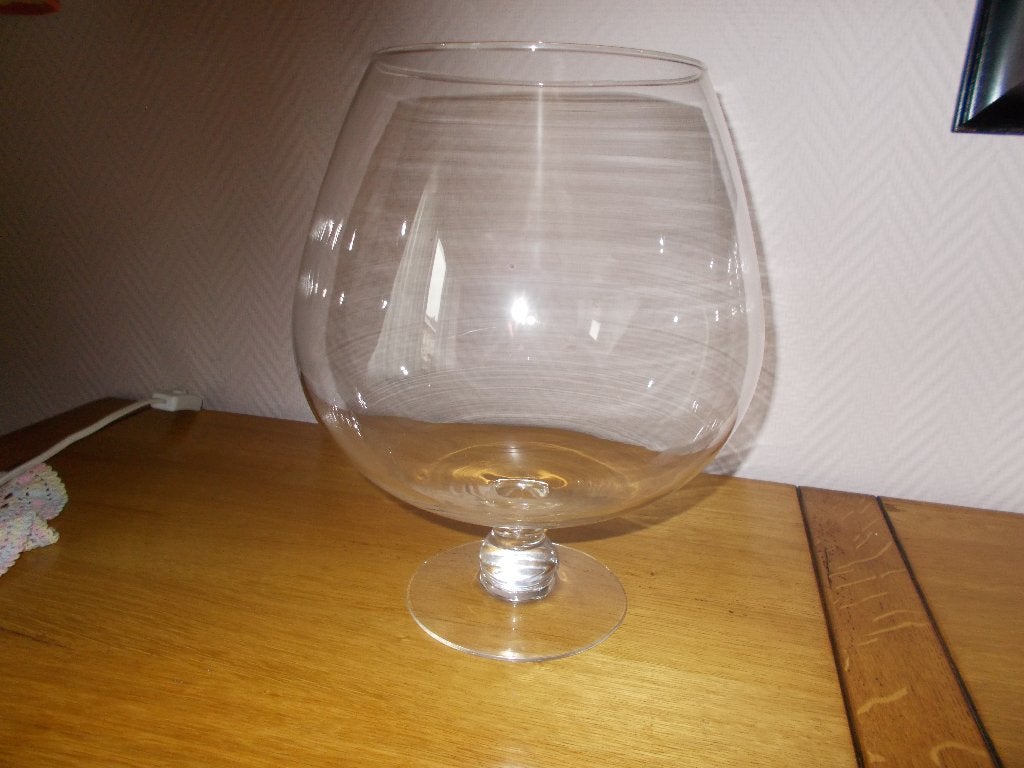 Grand verre/ballon sur pied., Huis en Inrichting, Woonaccessoires | Vazen, Ophalen, 29 cm, Op voet, Wit
