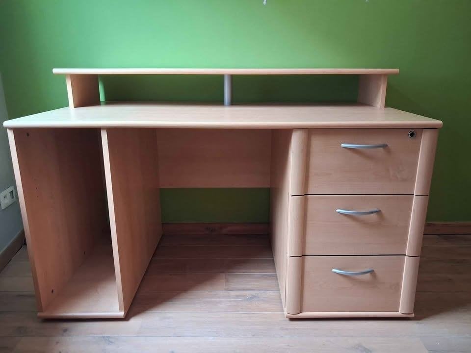 Bureau, 141 cm, 76 cm, Enlèvement, Utilisé