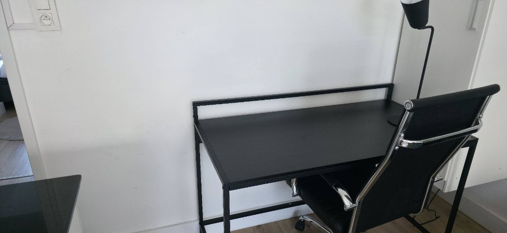 Mooie bureau met stoel en verlichting, Maison & Meubles, Chaises, Enlèvement, Comme neuf, Noir, Métal