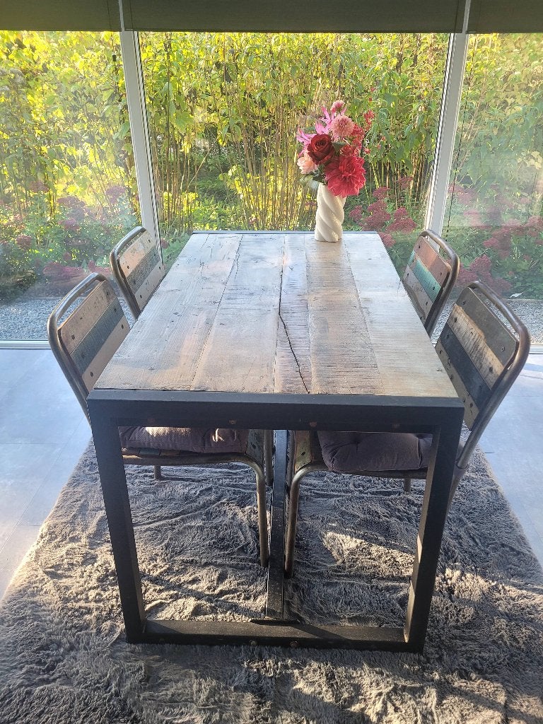 Tafel met vier stoelen, Ophalen, Zo goed als nieuw, Hout, Hip