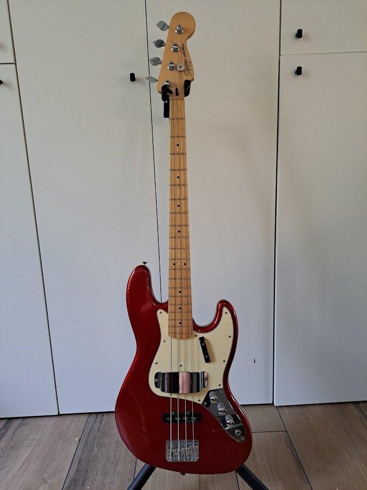 Squier Vintage Modified Jazz Bass "FSR" en Candy Apple Red, Musique & Instruments, Instruments à corde | Guitares | Basses, Enlèvement