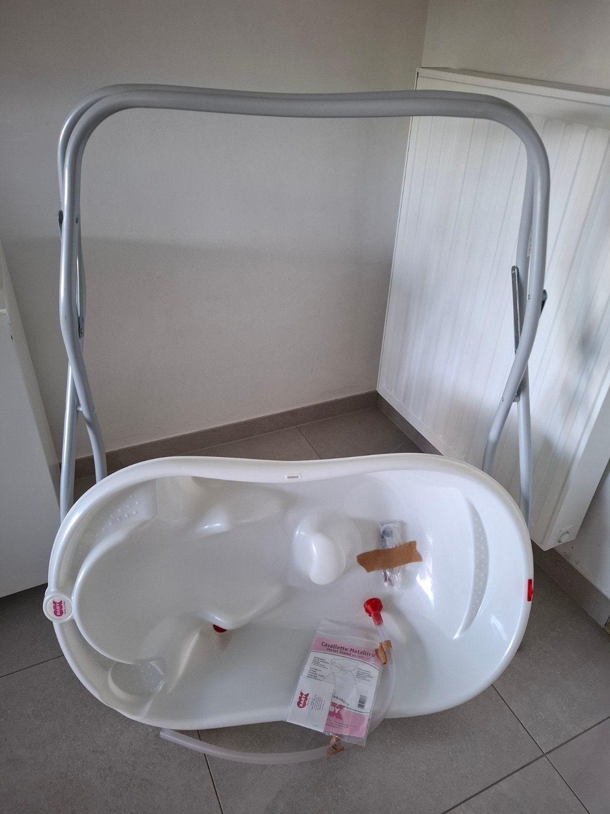 Baignoire bébé avec pied pliable, Enfants & Bébés, Enlèvement, Baignoire