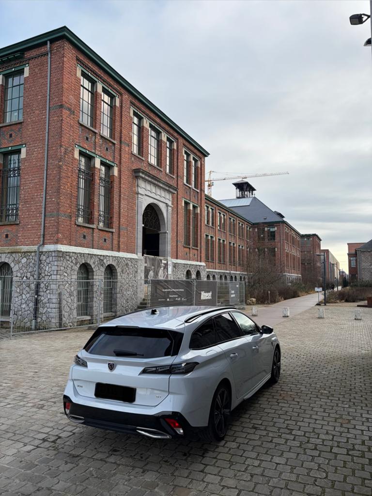 Peugeot 308 SW GT Hybrid 136 e-DSC6 – Full Option, Auto's, Peugeot, Automaat, Alcantara, Zwart, 360° camera