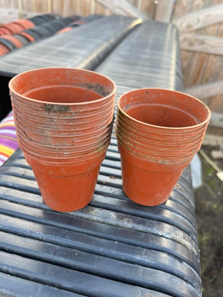 kweekpotten bloempotten 9 x 8 cm rode kleur, Tuin en Terras, Bloempotten, Zo goed als nieuw, Kunststof, Binnen, Balkon, Tuin, Minder dan 40 cm