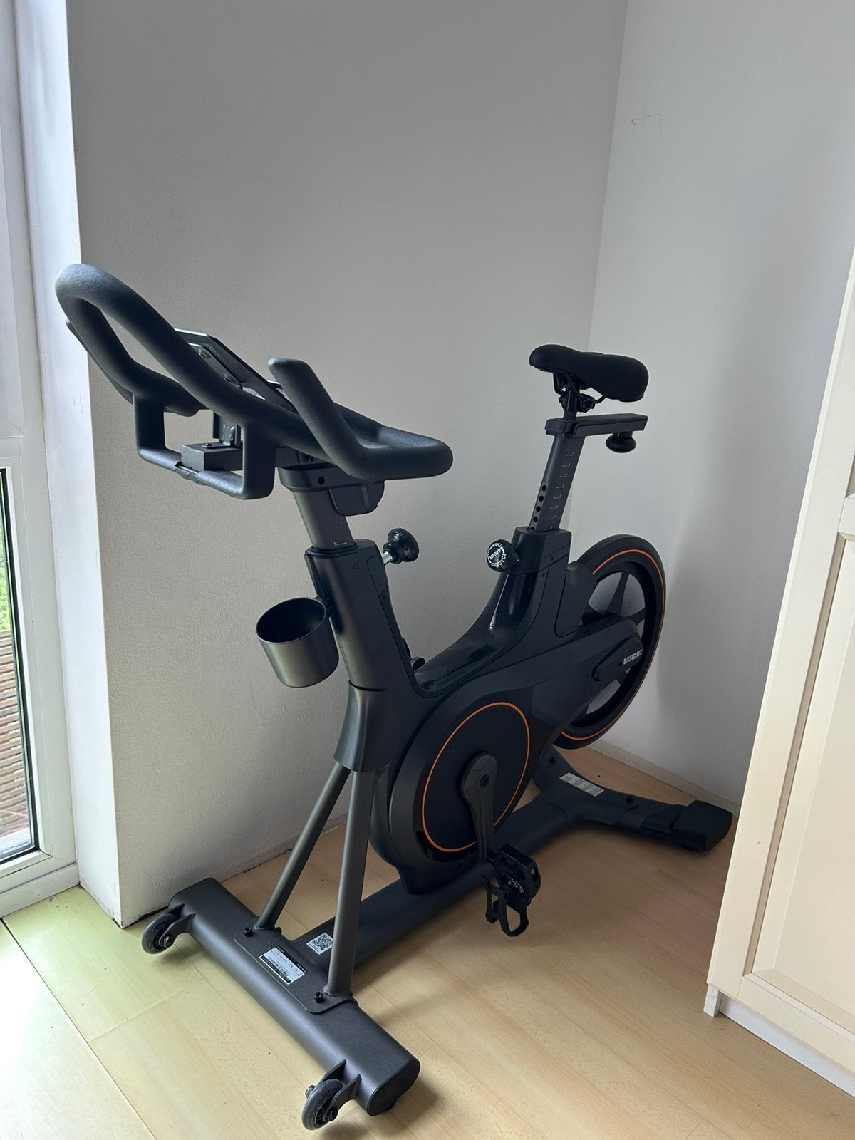 Vélo d’appartement connecté Basic-Fit Smart Bike, Enlèvement, Comme neuf, Vélo d'appartement