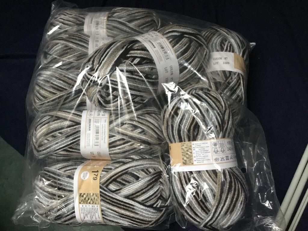 Breiwol 8 stuks nog verpakt / 100gr +priemen  gratis, Hobby en Vrije tijd, Breien en Haken, Ophalen, Nieuw, Breien, Wol of Garen