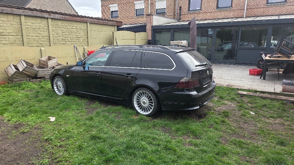 Bmw 523i, Autos, Cuir, 2500 cm³, Carnet d'entretien, 5 portes
