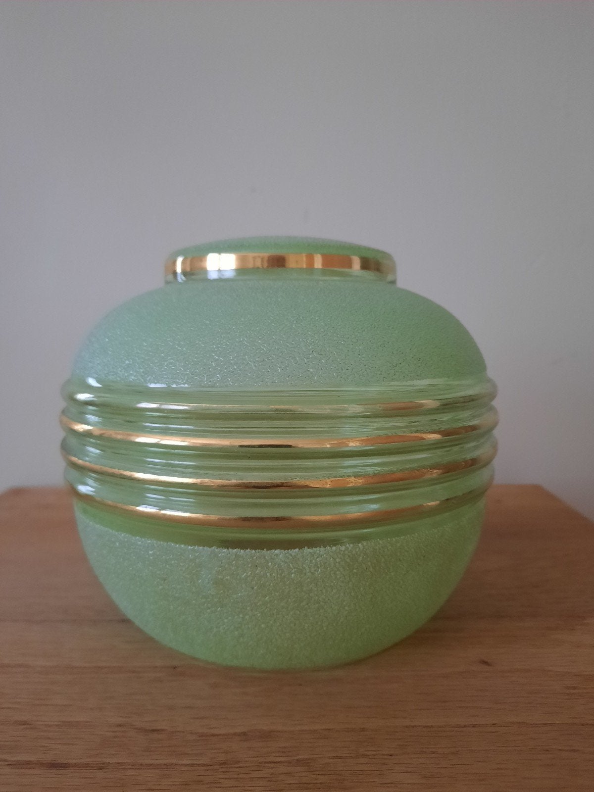 vintage uranium glas lampenkap met gouden banden, Hanglamp, Rond, Ophalen of Verzenden, Zo goed als nieuw