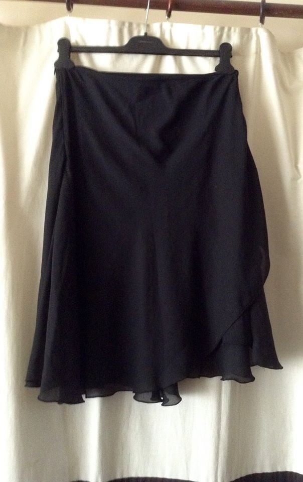 Jupe noire légère M, Taille 38/40 (M), Enlèvement ou Envoi, Comme neuf, Longueur genou