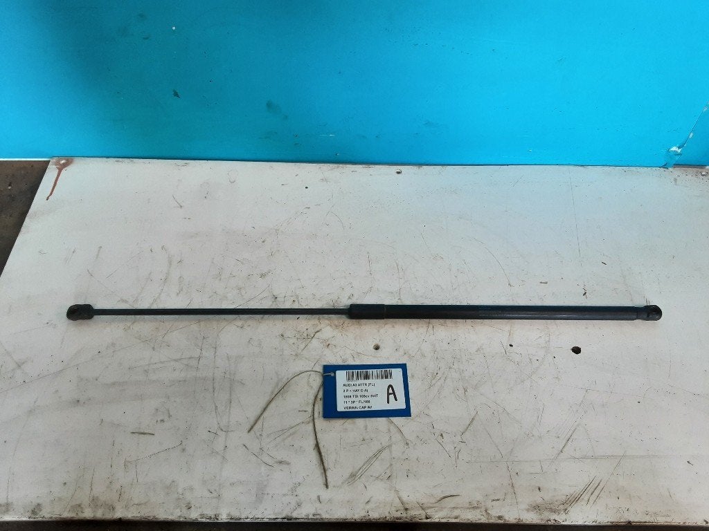 VERIN DE CAPOT Audi A3 (8P1) (01-2003/08-2012) (8P0823359B), Autos : Pièces & Accessoires, Mevr. I. Hauben, Audi, Utilisé, Rue de l'Espoir 34 34
4030  GRIVEGNÉE, BE