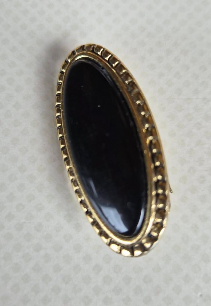 Vintages broche met onyx, Ophalen