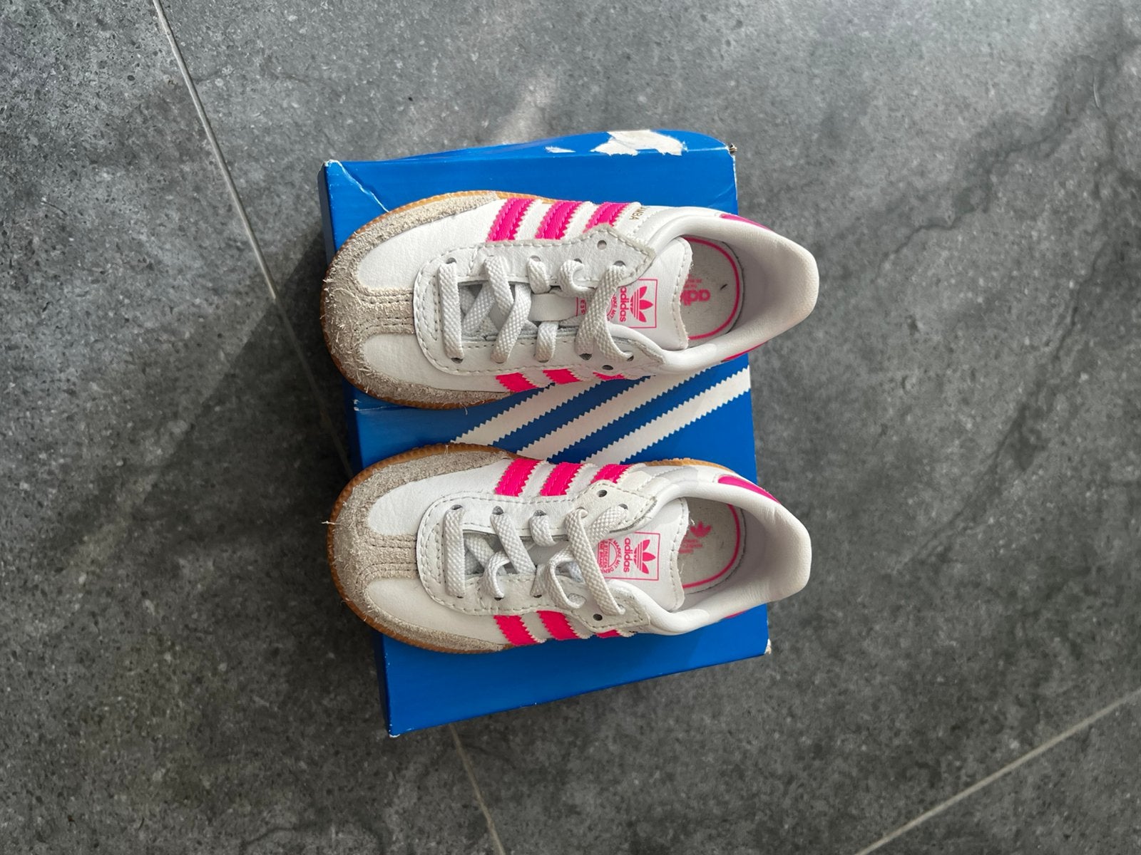 Adidas kinderschoen maat 21, Kinderen en Baby's, Kinderkleding | Schoenen en Sokken, Ophalen, Zo goed als nieuw