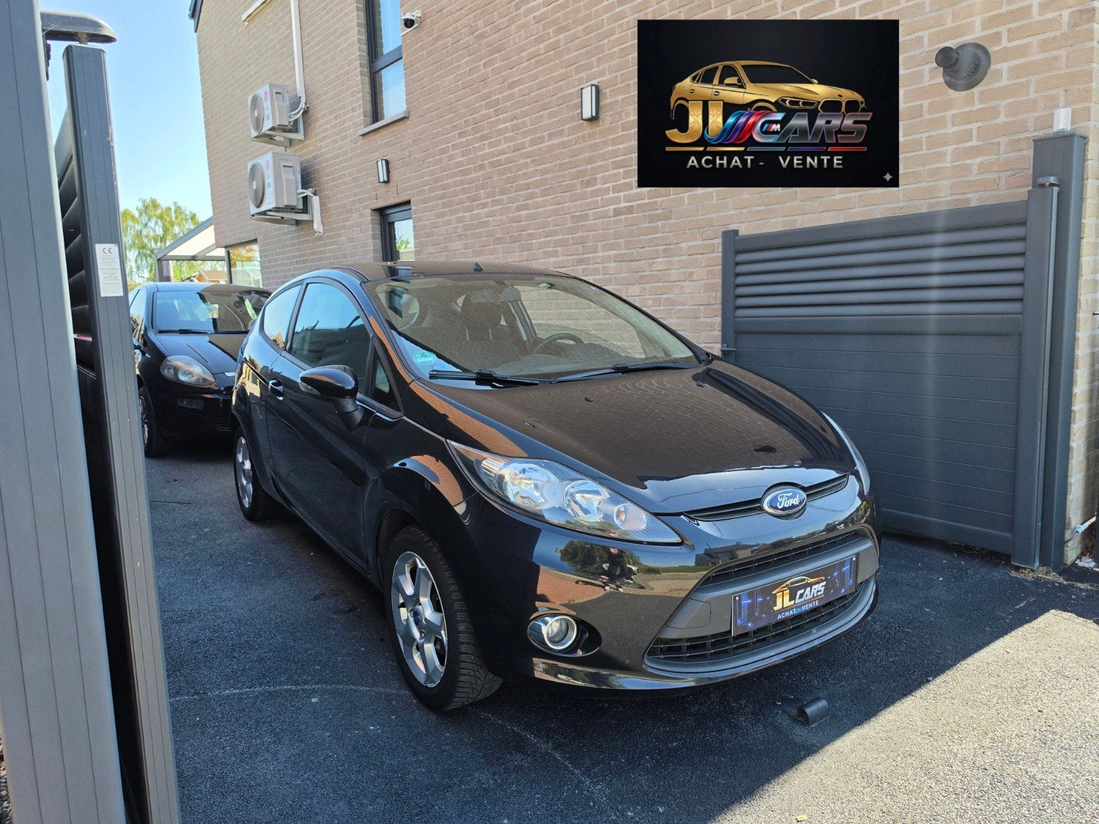 Ford Fiesta ESSENCE 110.350km 🇧🇪 Garantie 12 Mois 🇧🇪, Auto's, Euro 5, Zetelverwarming, Zwart, Bedrijf