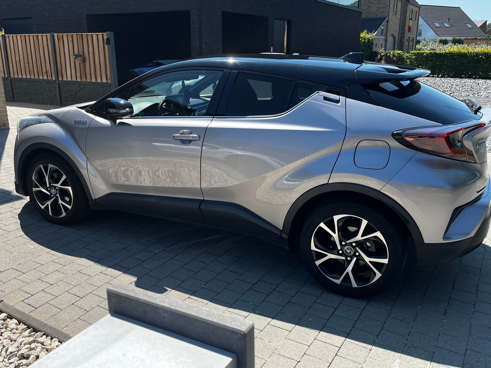 Toyota C-HR 1.8 Hybrid e-CVT Dynamic Bi-Tone, Autos, Toyota, Argent ou Gris, Achat, Carnet d'entretien, Noir