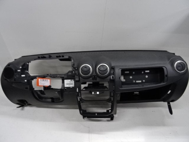 TABLEAU DE BORD Dacia Duster (HS) (8200739435), Dacia, Renault Deutschland AG, Utilisé, Peter-Huppertz-Straße 5
51063  Köln, DE