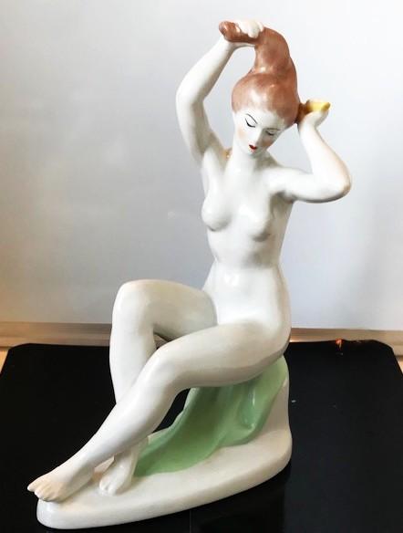 Porcelaine Aquincum nue érotique Budapest 😎🤗💎👌, Statue, Enlèvement ou Envoi, Art deco, Multicolore