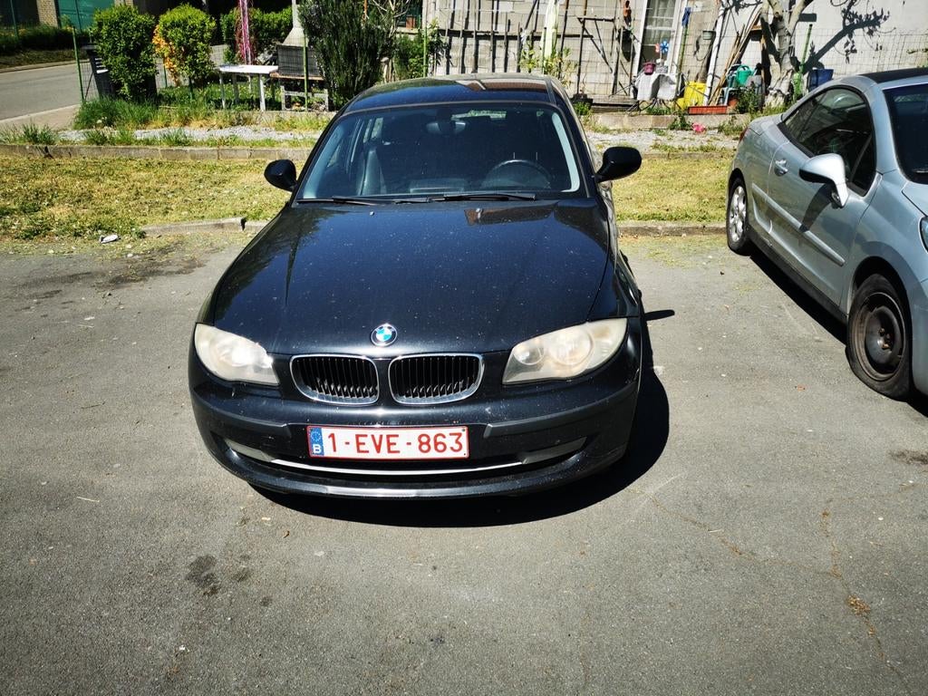 Bmw a vendre 116d de 2010 290000km contrôle technique OK, Auto's, BMW, Euro 5, Zwart, 4 cilinders, Leder en Stof
