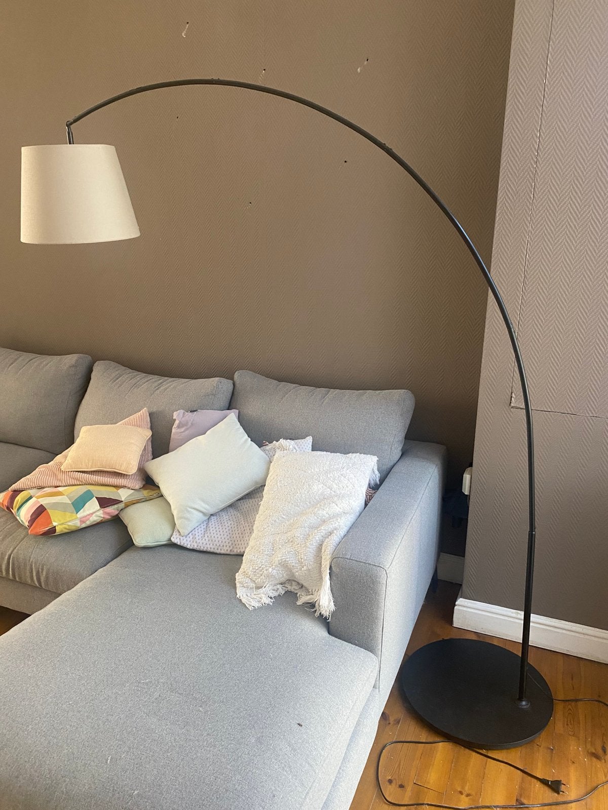 Zwarte voetlamp IKEA, Huis en Inrichting, Lampen | Vloerlampen, Ophalen, Zo goed als nieuw