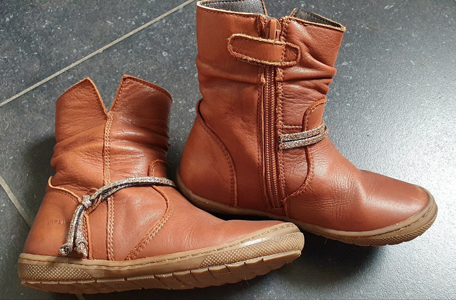 Kipling Kenza cognac korte laarzen - maat 28, Kinderen en Baby's, Kinderkleding | Schoenen en Sokken, Ophalen, Laarzen