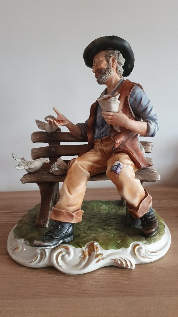 Origineel Italiaans Capodimonte beeld - 'The Generous Tramp', Enlèvement, Comme neuf, Humain