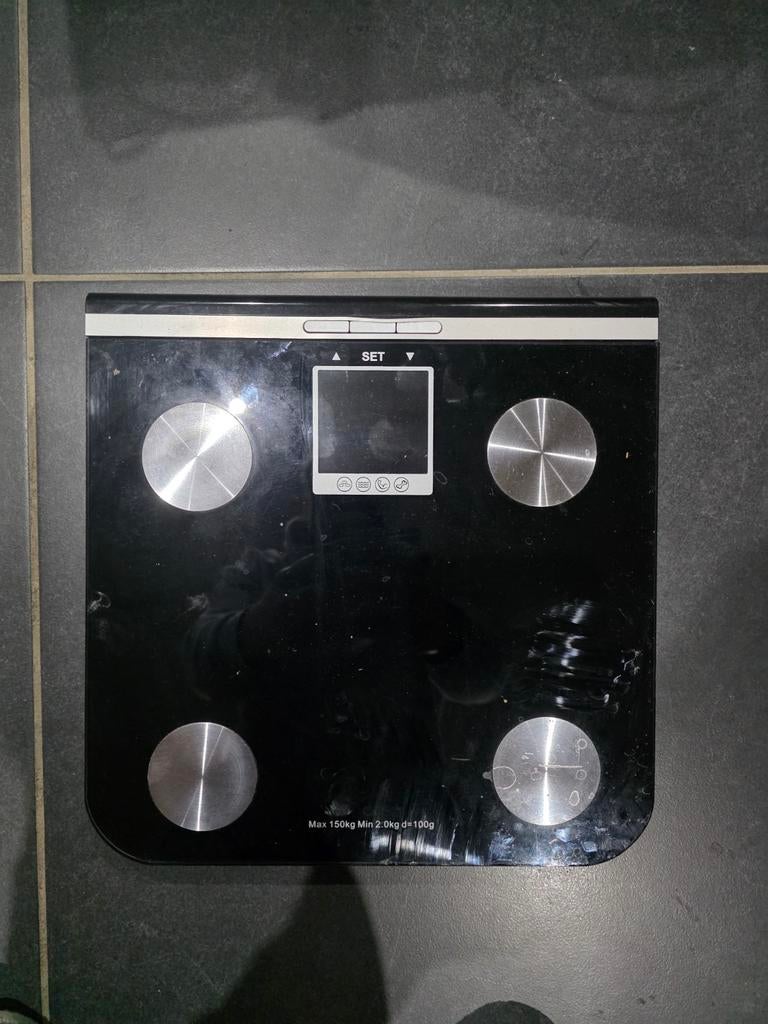 Digitale Personenweegschaal met lichaamsanalyse – tot 150 kg, Ophalen