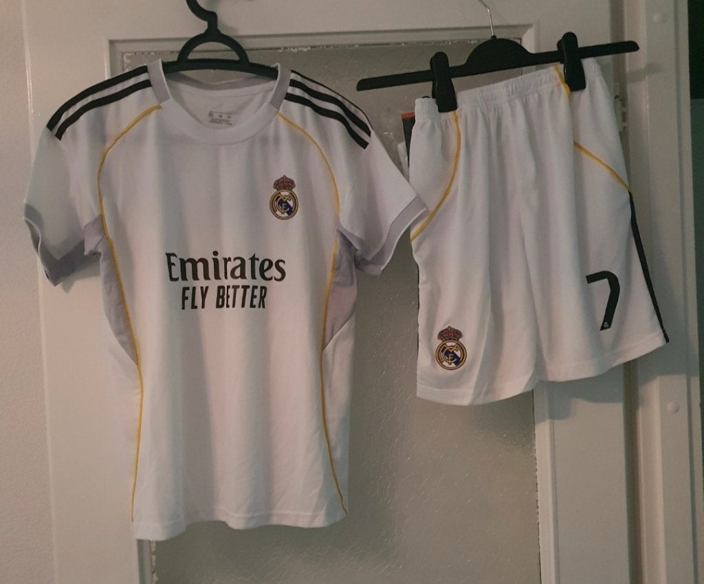 Real Madrid "Ronaldo" kindersetje maat: 160, Sports & Fitness, Taille XS ou plus petite, Enlèvement ou Envoi, Neuf, Set