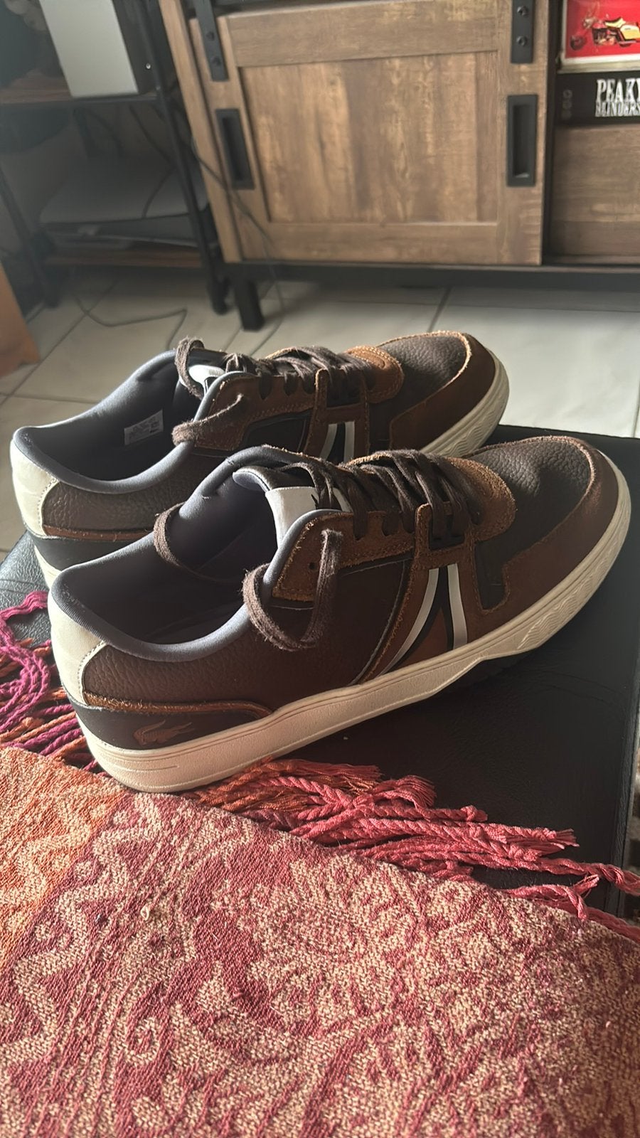 Te koop aangeboden: mooie originele Lacoste sneakers, Enlèvement ou Envoi, Comme neuf, Brun, Baskets