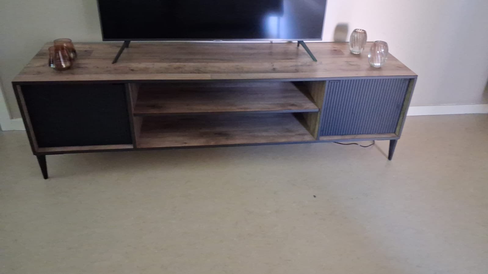 Complete moderne meubelset: Eettafel + Dressoir + TV-meubel, Maison & Meubles, Salles à manger complètes, Comme neuf, 4 à 6 chaises