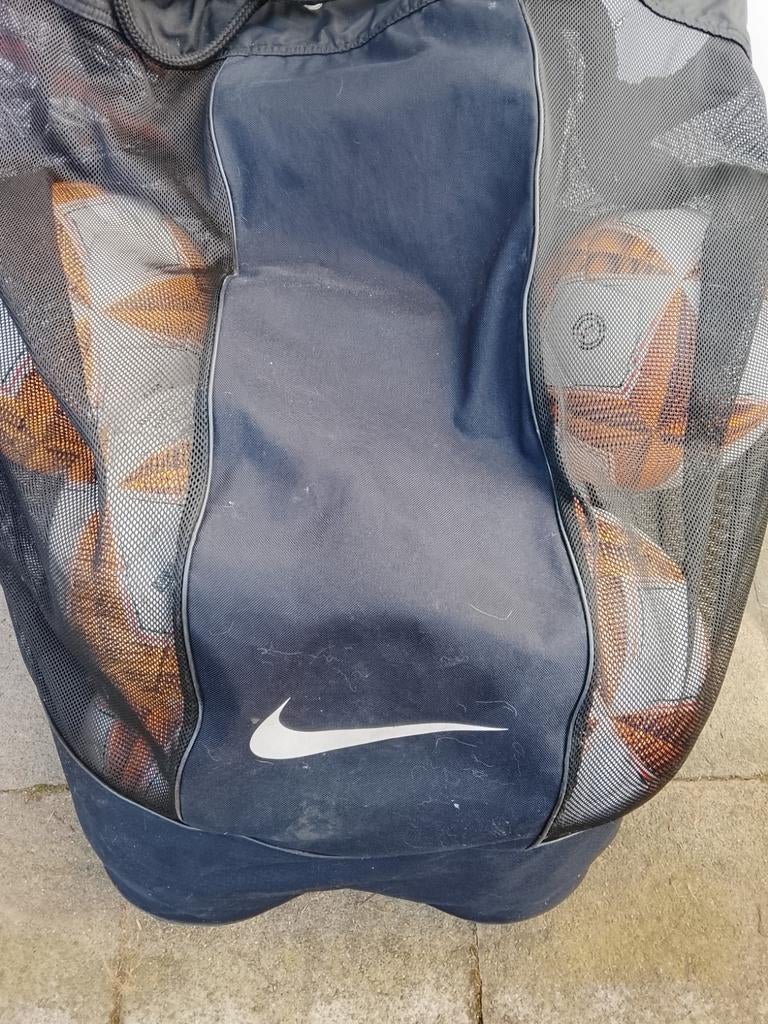 8 nieuwe wedstrijdballen erima en opbergzak nike, Ophalen
