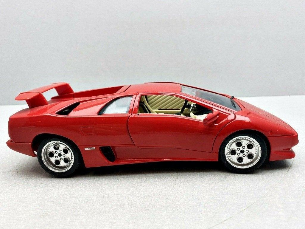 LAMBORGHINI Diablo Red James Bond 1/18 BURAGO Premium Neuve, Hobby en Vrije tijd, Modelauto's | 1:18, Ophalen of Verzenden, Nieuw