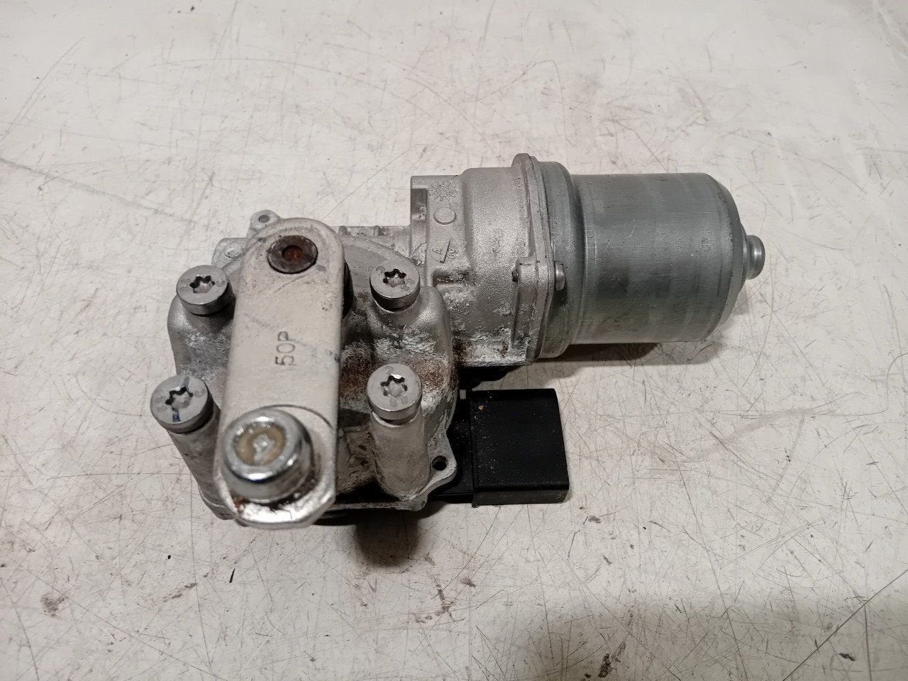 Ruitenwissermotor voor Tesla Model, Onderdelen@venauto.nl, Van der Ven Autorecycling B.V., Ettenseweg 76, 4706 PB Roosendaal, The Netherlands