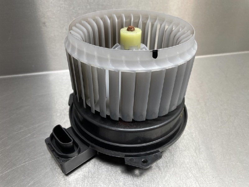 VENTILATEUR RADIATEUR MOTEUR Mitsubishi Space Star (A0), Utilisé, Mitsubishi