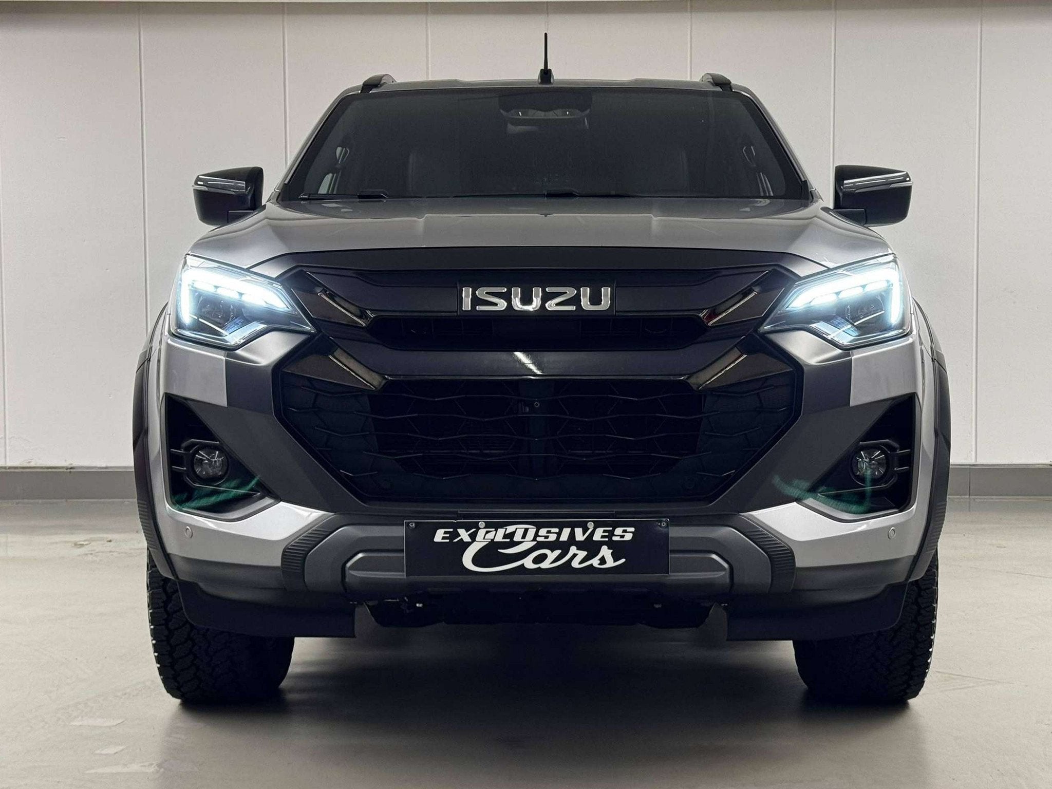 Isuzu D-max 163 CV 4WD V-CROSS AUTO CAMERA GPS CUIR LED HARD, Auto's, Automaat, 4 deurs, Gebruikt, Zwart