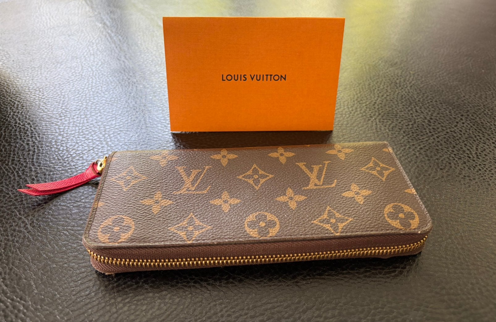 Louis Vuitton Zippy Wallet Monogram – Freesia/Fuchsia, Handtassen en Accessoires, Portemonnees, Ophalen, Zo goed als nieuw