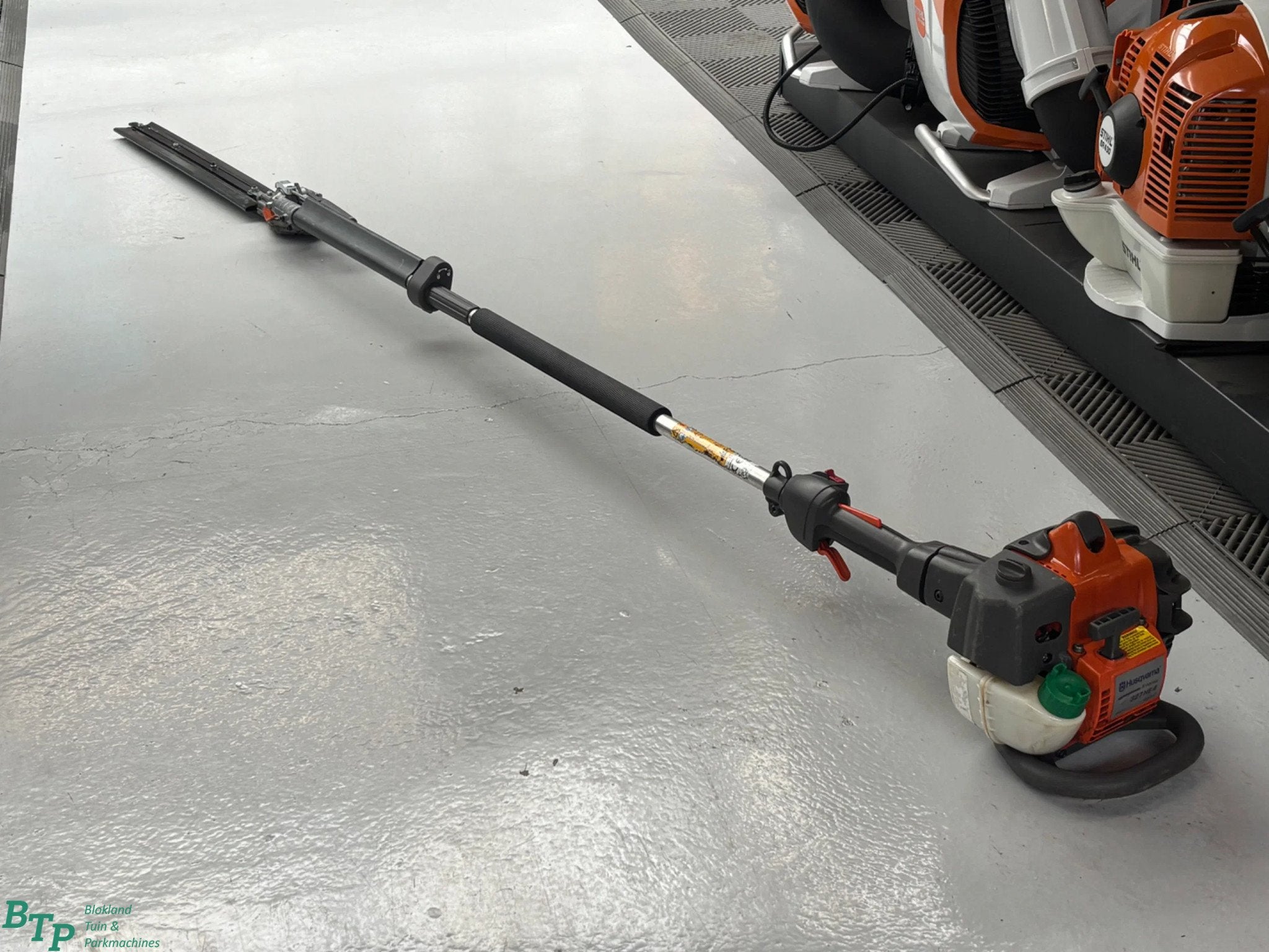 Husqvarna 327 HE 4 steelheggenschaar lange heggenschaar op s