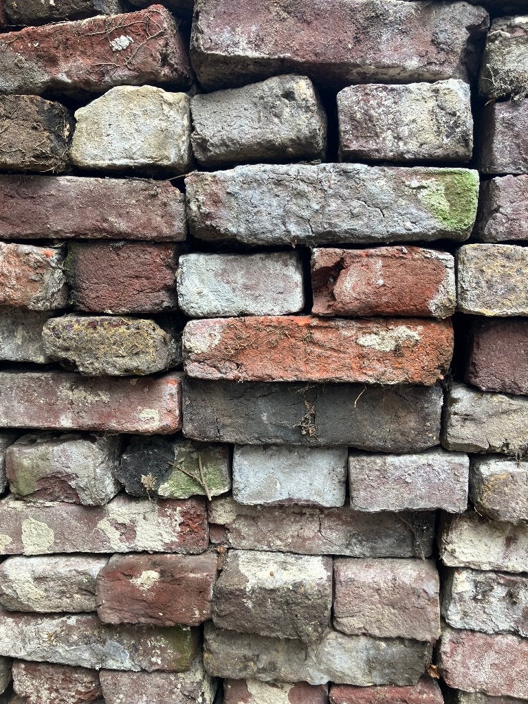 Pierres de l'Escaut en forme de main, Maçonnerie
