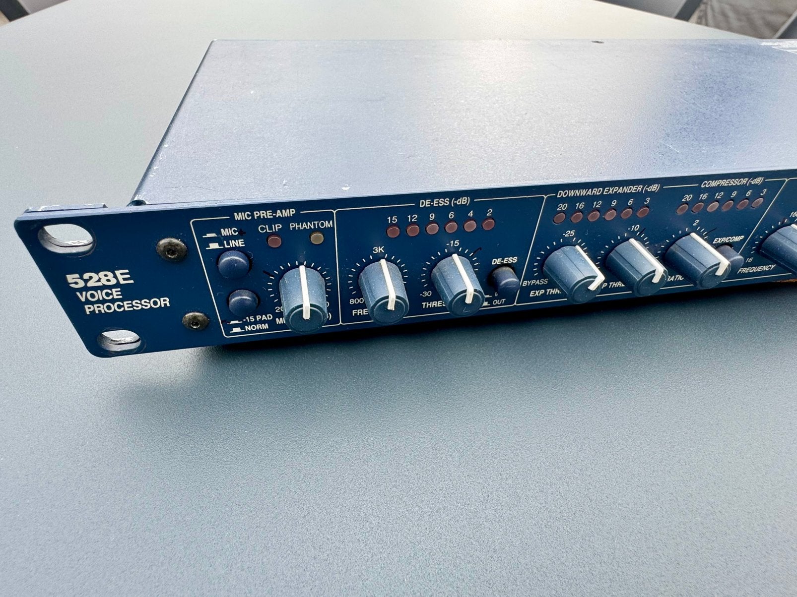 SYMETRIX 528e, Enlèvement ou Envoi, Utilisé, Compresseur