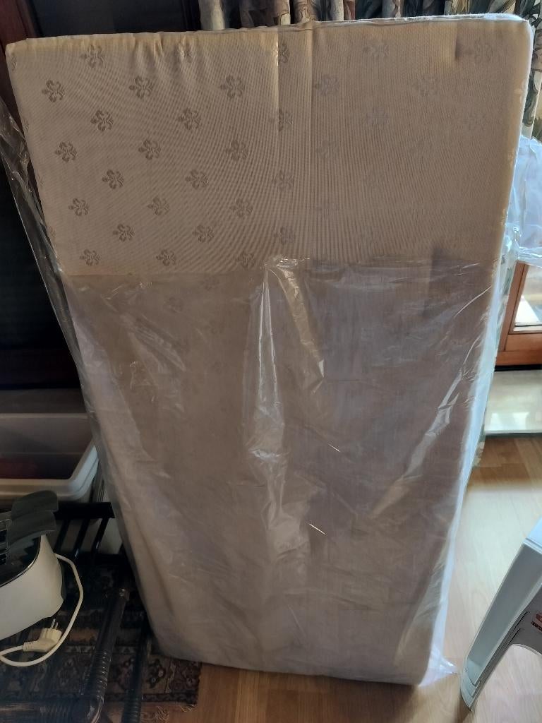 Matras kinderbedje, Ophalen, Zo goed als nieuw, Matras