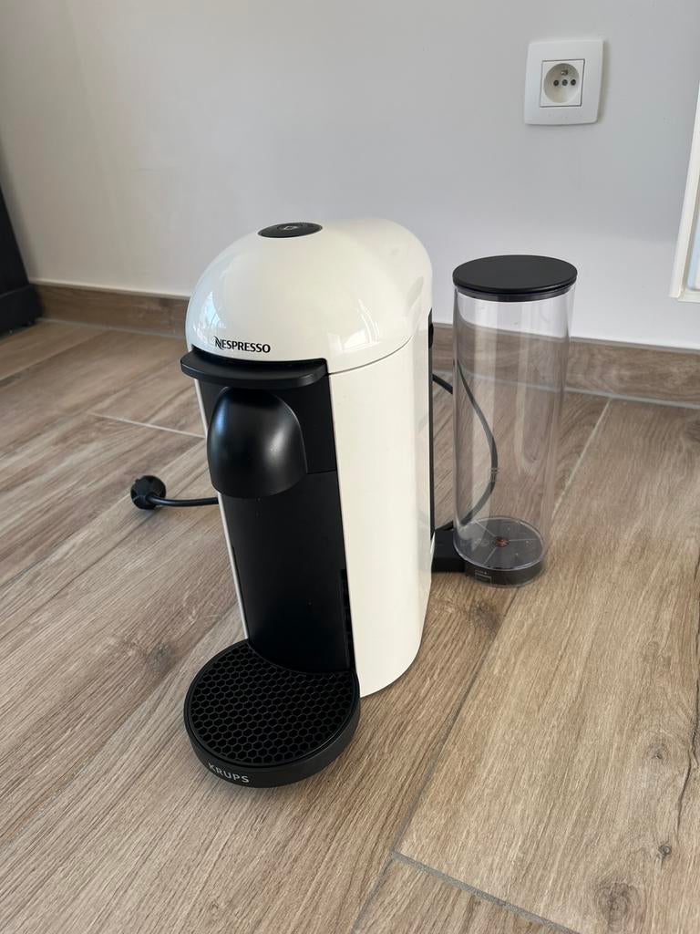 Koffiemachine ( Nespresso Vertuo Plus ), Ophalen, Gebruikt, Koffiemachine, Koffiepads en cups