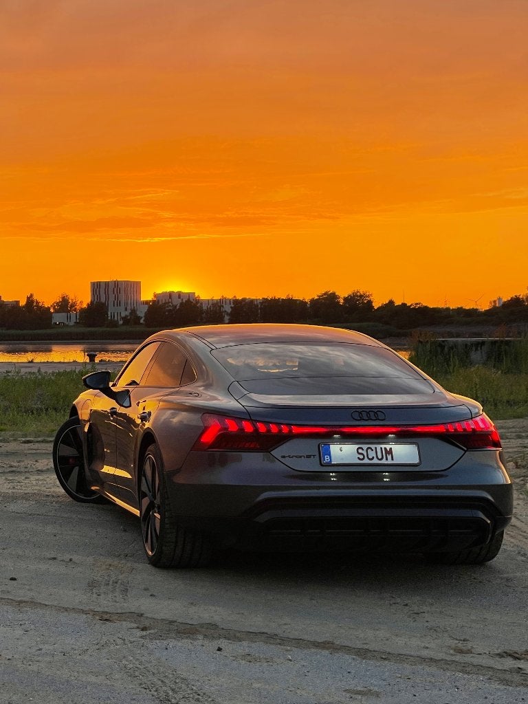 Audi e-tron GT — Option presque complète | Vision nocturne, Cuir, Argent ou Gris, Achat, 0 kg