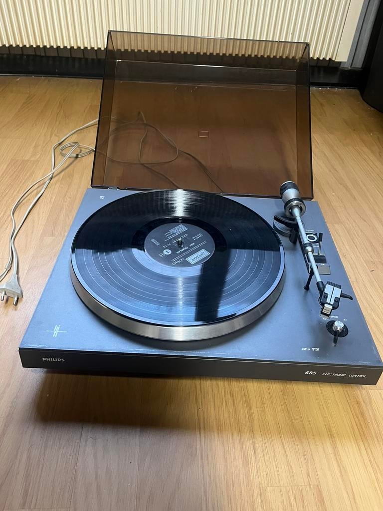 Philips 685 platenspeler, Audio, Tv en Foto, Platenspelers, Ophalen, Zo goed als nieuw, Platenspeler, Philips