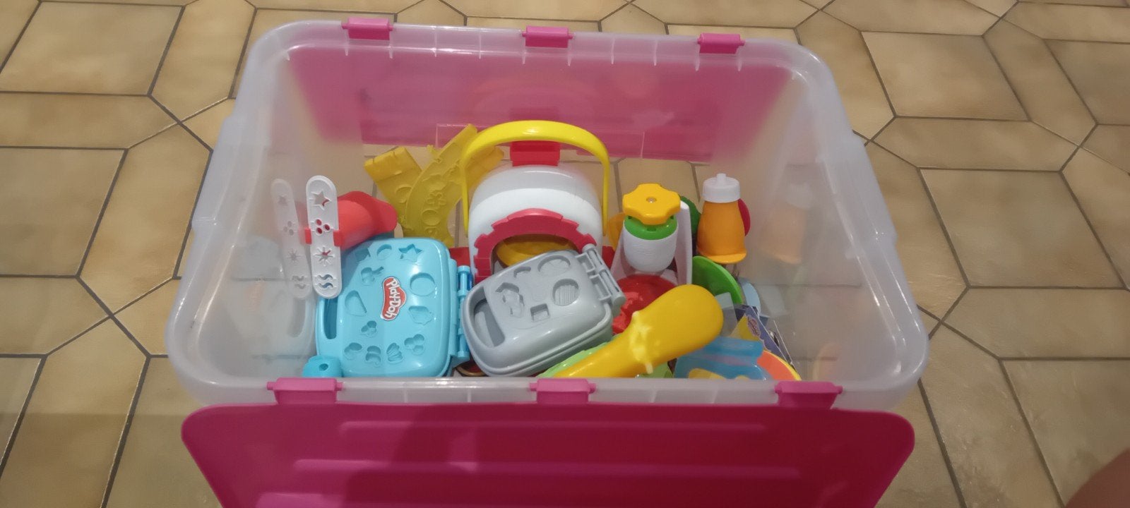 lot de jeu de plasticine, Enlèvement
