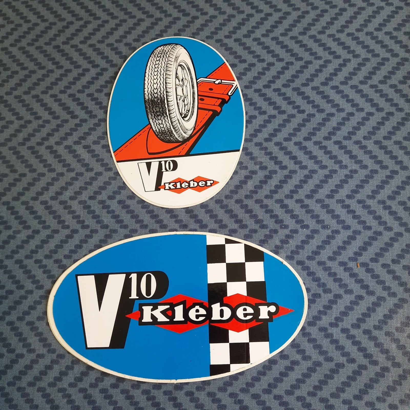PNEUS DE VOITURE KLEBER V-10 * VINTAGE * 2 AUTOCOLLANTS RARE, Enlèvement