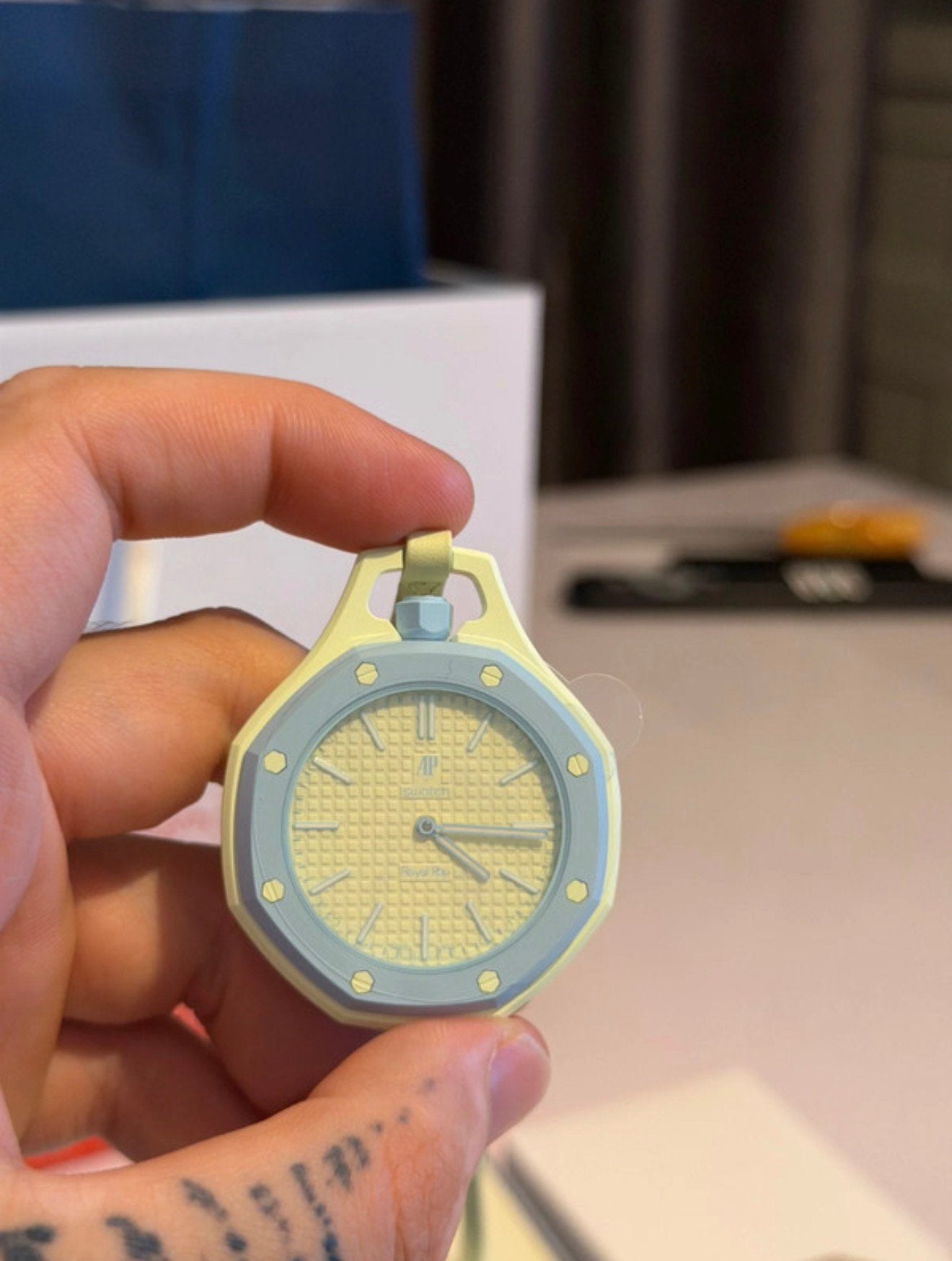 Swatch royal pop, Handtassen en Accessoires, Horloges | Kinderen, Ophalen of Verzenden, Zo goed als nieuw
