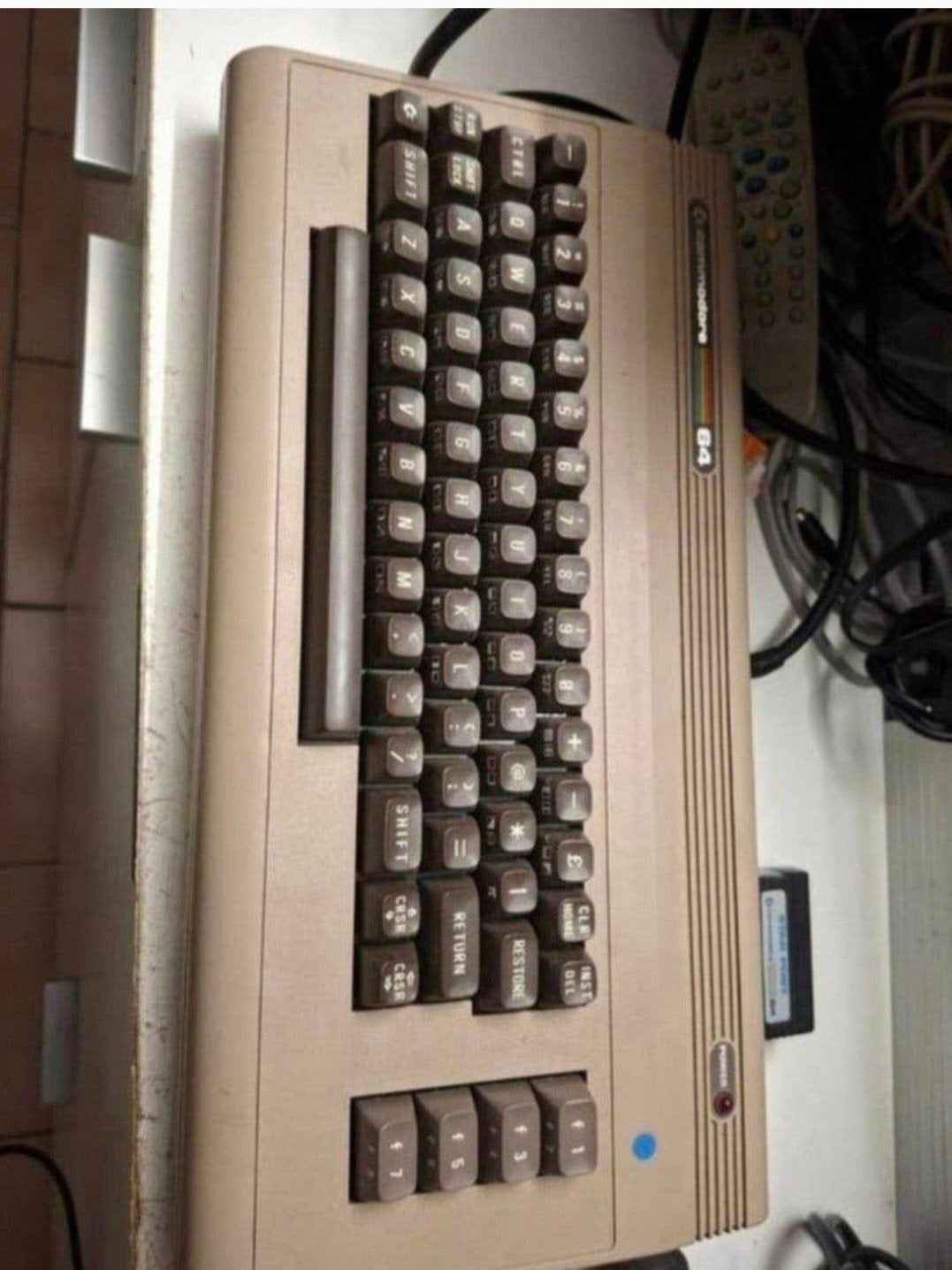 a vendre commodore 64 avec cable tv transfo, Enlèvement