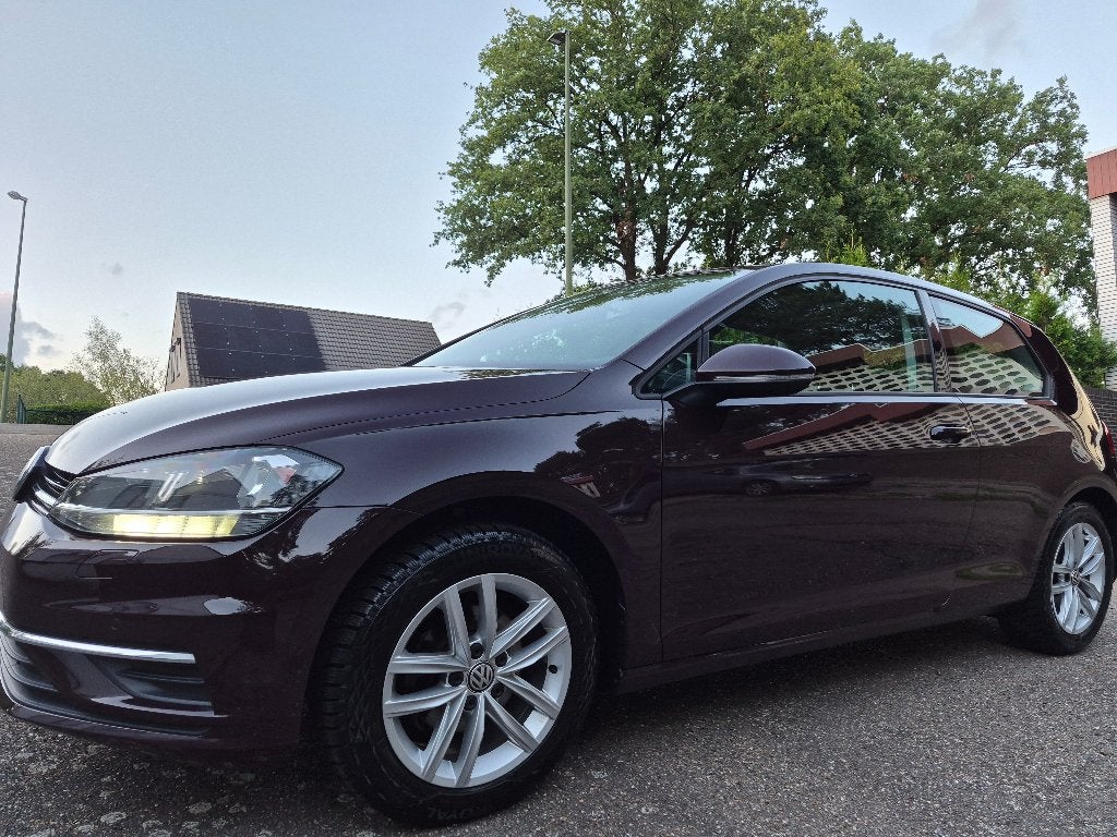 VW GOLF 7,5 - VEEL OPTIES+GARANTIE+GEKEURD, Auto's, Voorwielaandrijving, Dealer onderhouden, Stof, Zwart
