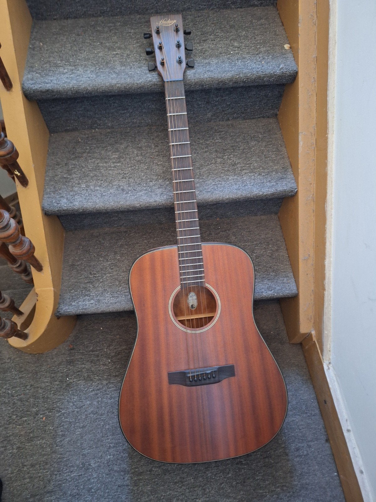 Hudson akoestische gitaar, Ophalen