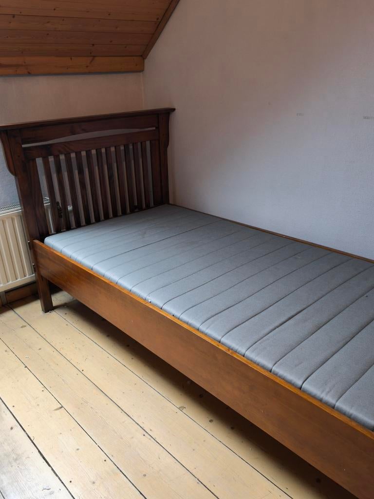 Volhouten bed 1 persoon, Huis en Inrichting, Slaapkamer | Bedden, Ophalen