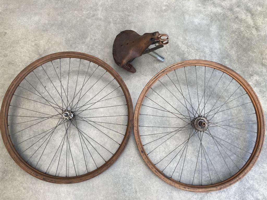 Ancien vélo 2 Jantes en bois type Pyrénées + selle idéale, 51 à 55 cm, Frein sur jante, Enlèvement, Années 40