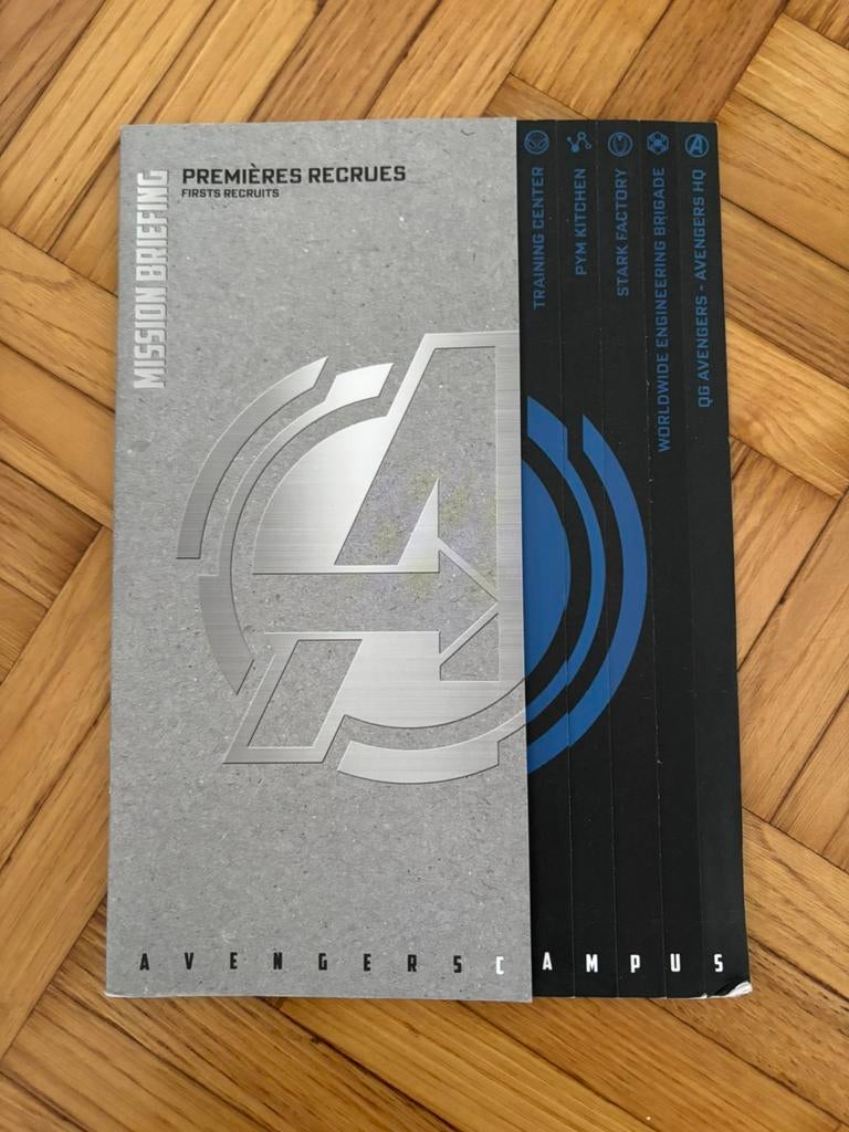 Avengers Campus opening day booklet, Verzamelen, Ophalen of Verzenden, Overige figuren, Zo goed als nieuw, Papier, Kaart of Schrift